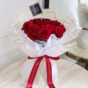 One dozen roses bouquet