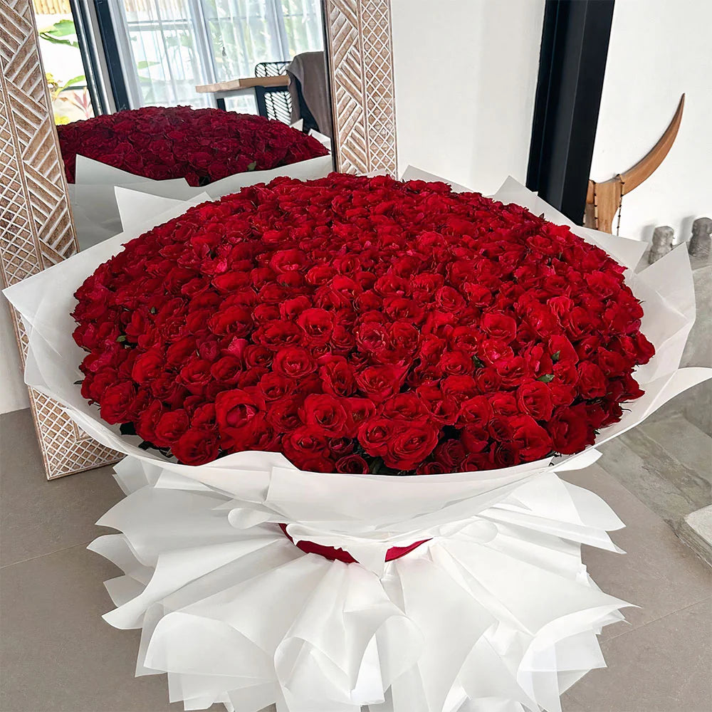 One Box Column Grand Roses Bouquet – The Glass House Flowers