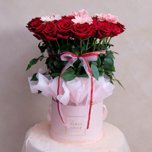 Haute Roses & Gerbera - Midi Round Box w/ Wrapper